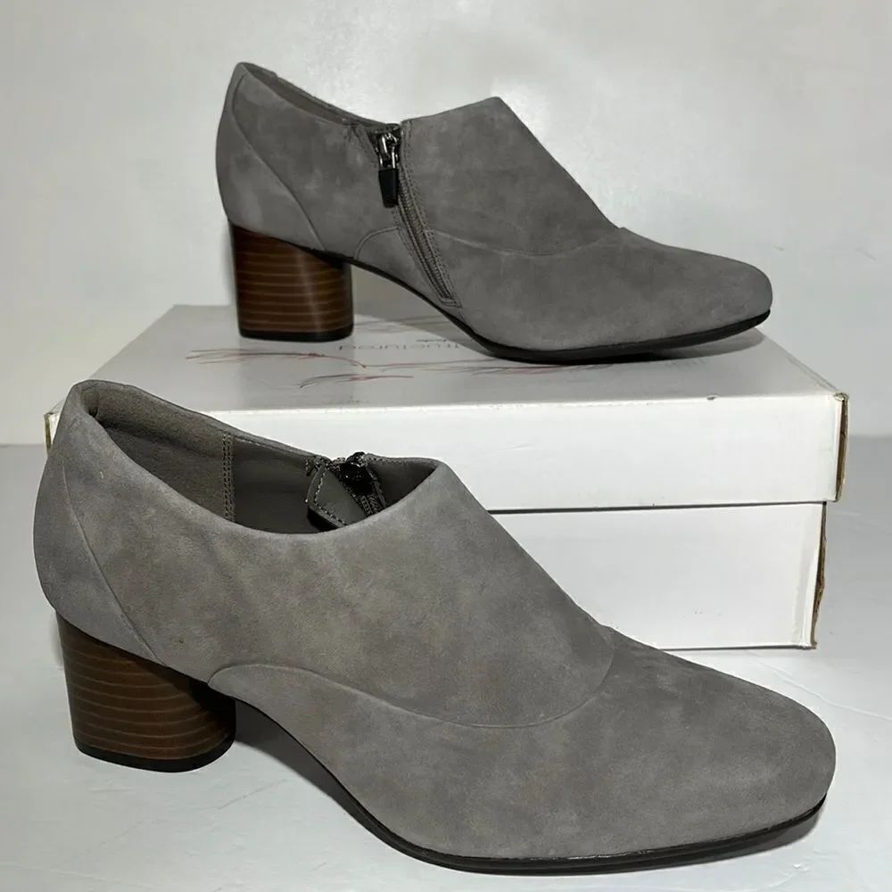 Clarks Un.Cosmo Zip Unstructured Suede Booties - Picture 2 of 9